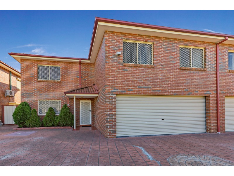 13/4-38 Roberts Road, Greenacre NSW 2190