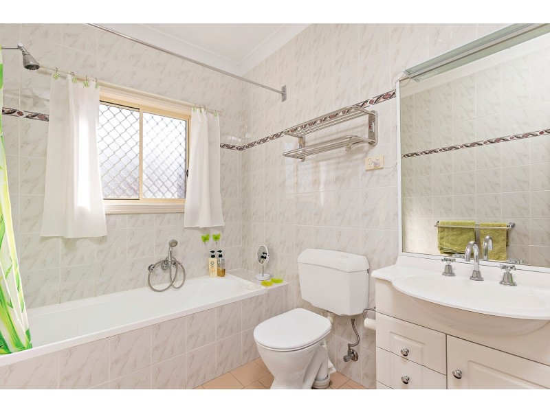 13/4-38 Roberts Road, Greenacre NSW 2190