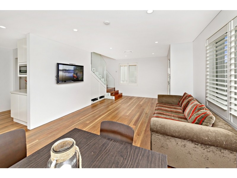 1/10 Thorncraft Parade, Campsie NSW 2194