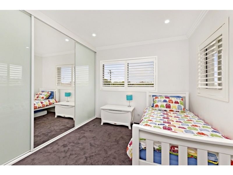 1/10 Thorncraft Parade, Campsie NSW 2194