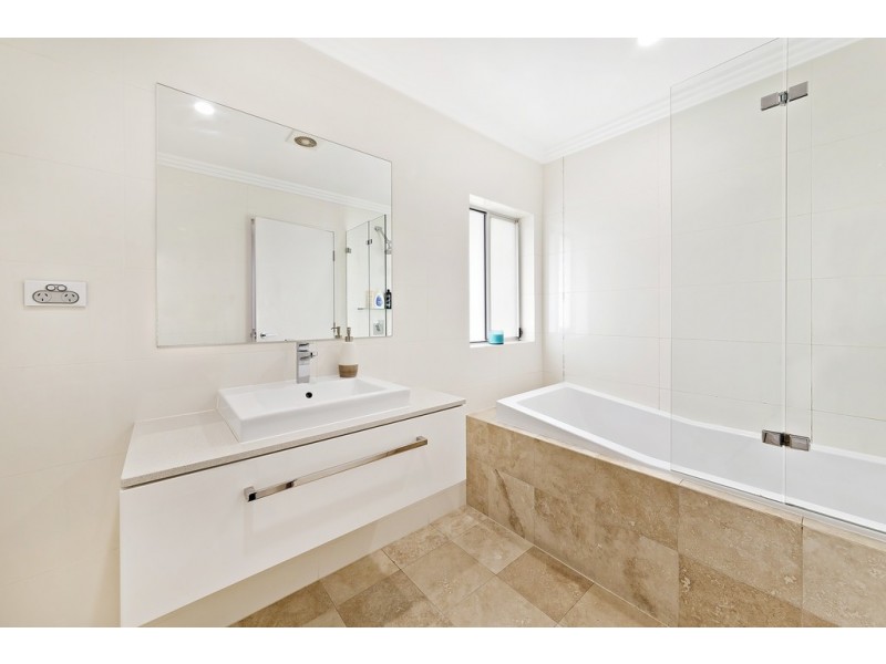 1/10 Thorncraft Parade, Campsie NSW 2194