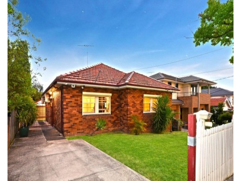 20 Holmwood Avenue, Strathfield South NSW 2136