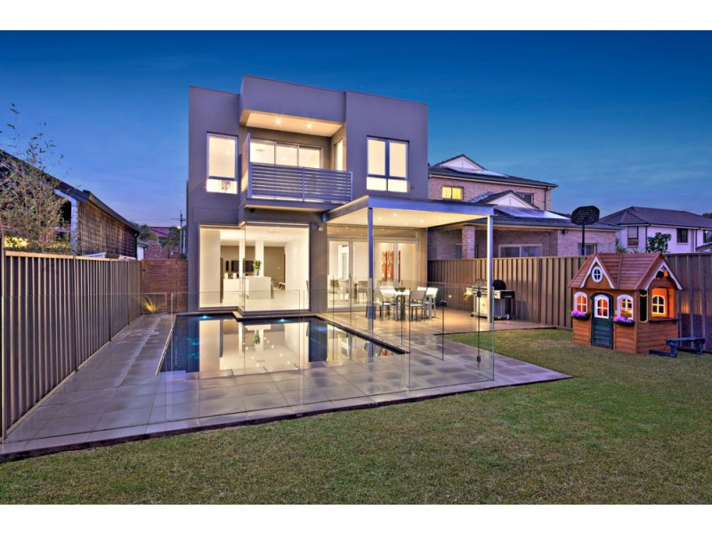 4 Lyminge Road, Croydon Park NSW 2133