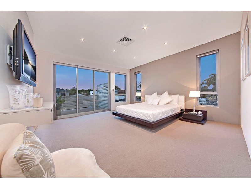 4 Lyminge Road, Croydon Park NSW 2133