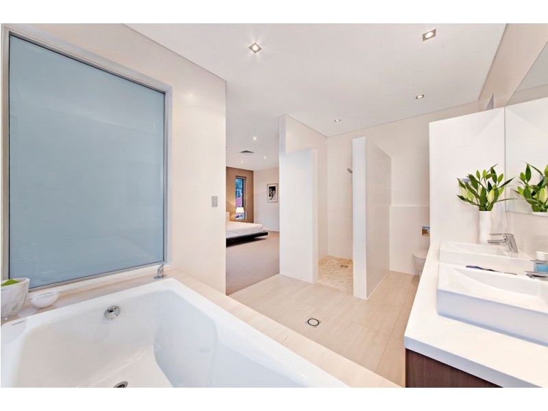 4 Lyminge Road, Croydon Park NSW 2133