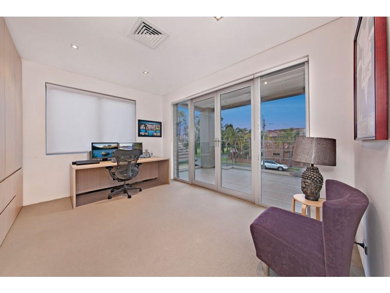 4 Lyminge Road, Croydon Park NSW 2133