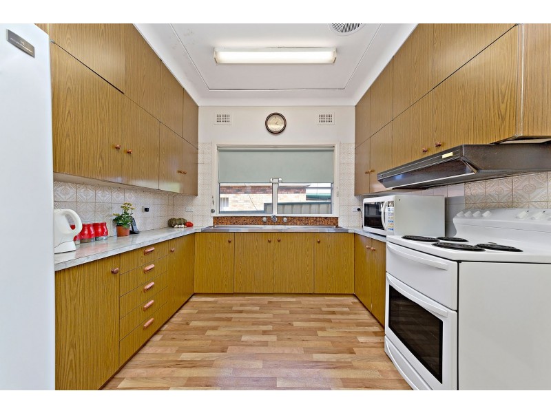 186 Juno Parade, Greenacre NSW 2190