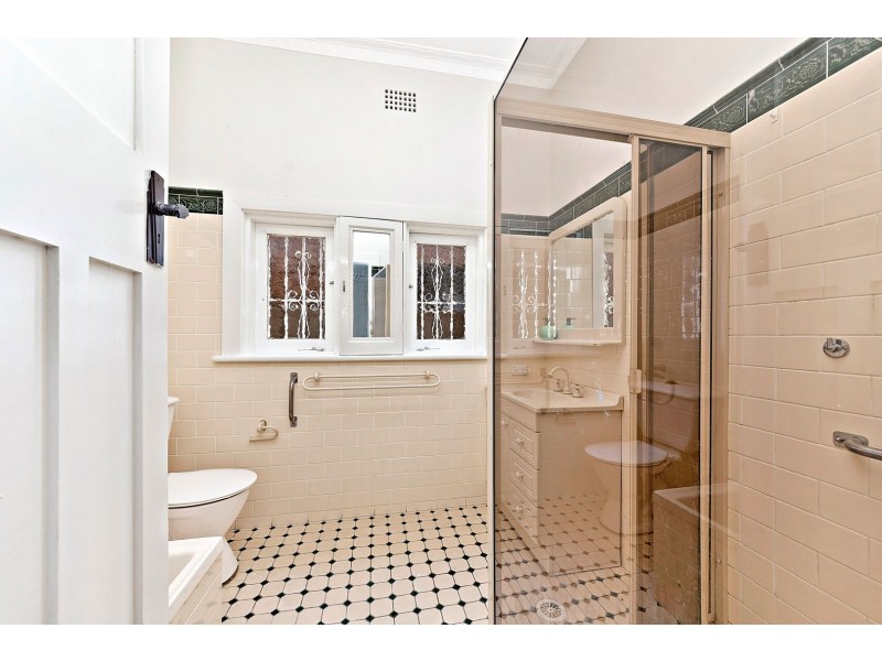 20 Hugh Street, Ashfield NSW 2131