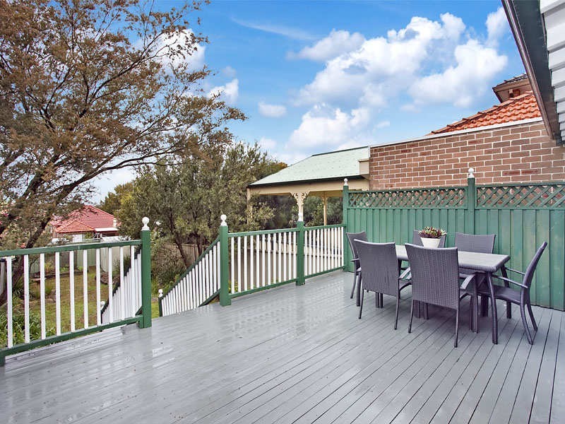 27 Lea Avenue, Russell Lea NSW 2046