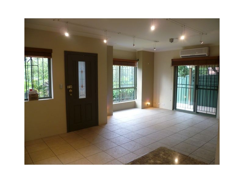 1/9 New Orleans Crescent, Maroubra NSW 2035