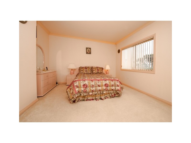 16 Eyre Street, Chifley NSW 2036