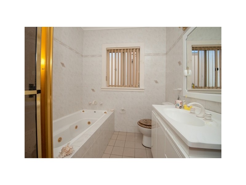 16 Eyre Street, Chifley NSW 2036