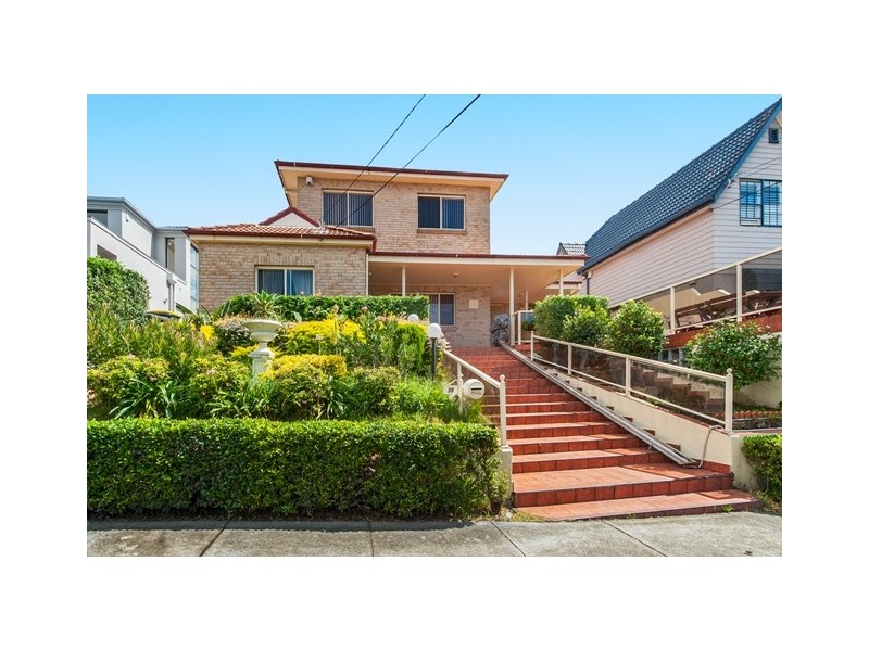 16 Eyre Street, Chifley NSW 2036