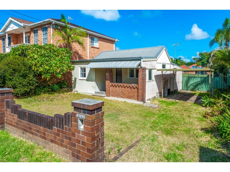 203 Franklin Street, Chifley NSW 2036