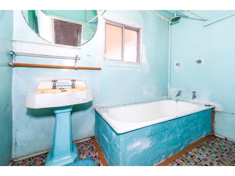 203 Franklin Street, Chifley NSW 2036