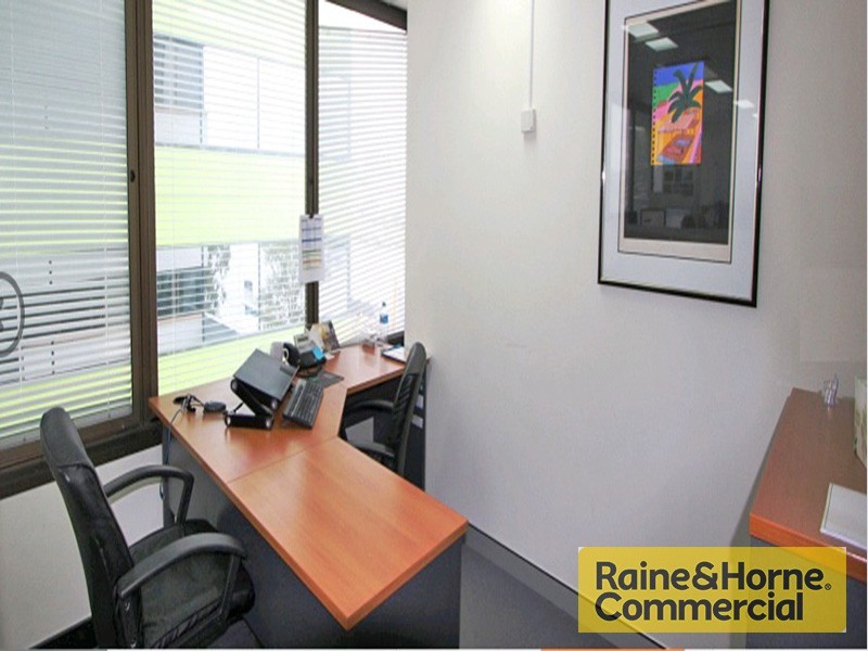 2.01/303 Coronation Drive, Milton QLD 4064