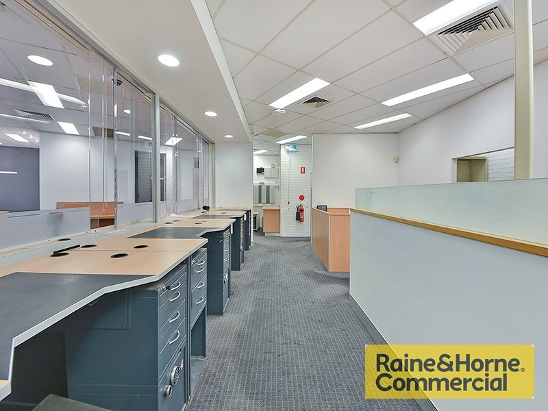 2/4 Patricks Road, Arana Hills QLD 4054