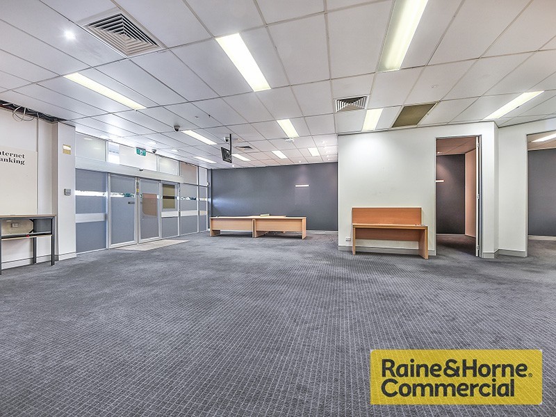 2/4 Patricks Road, Arana Hills QLD 4054