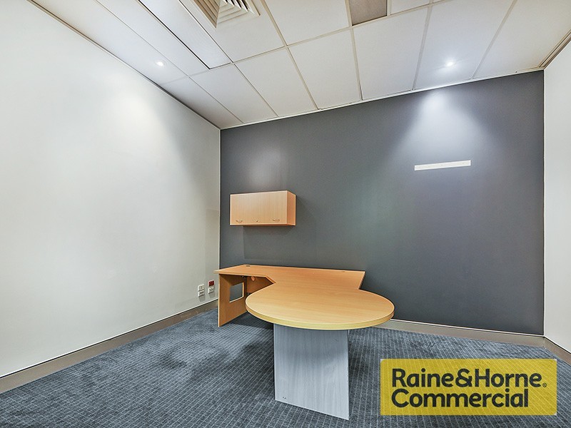 2/4 Patricks Road, Arana Hills QLD 4054