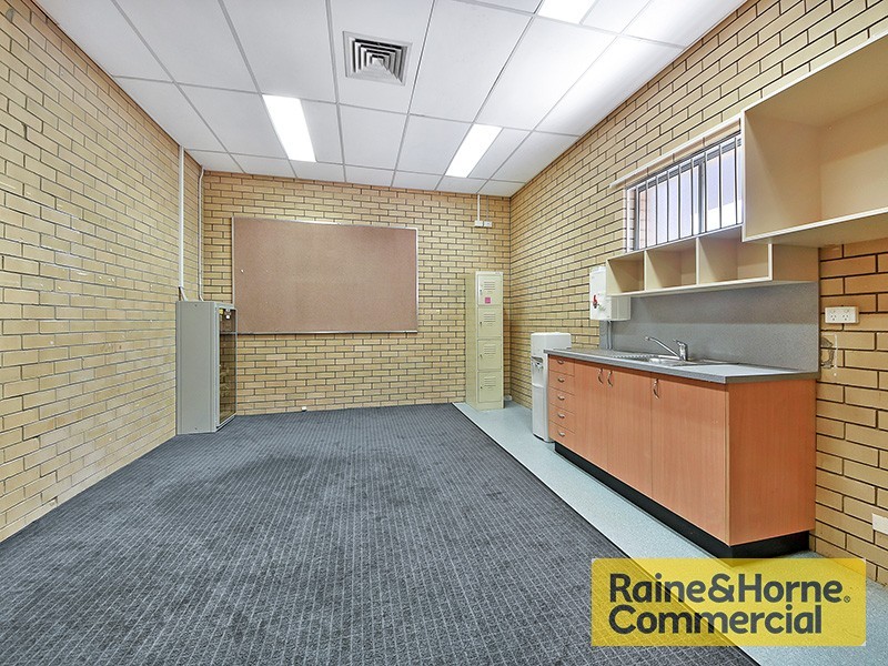 2/4 Patricks Road, Arana Hills QLD 4054