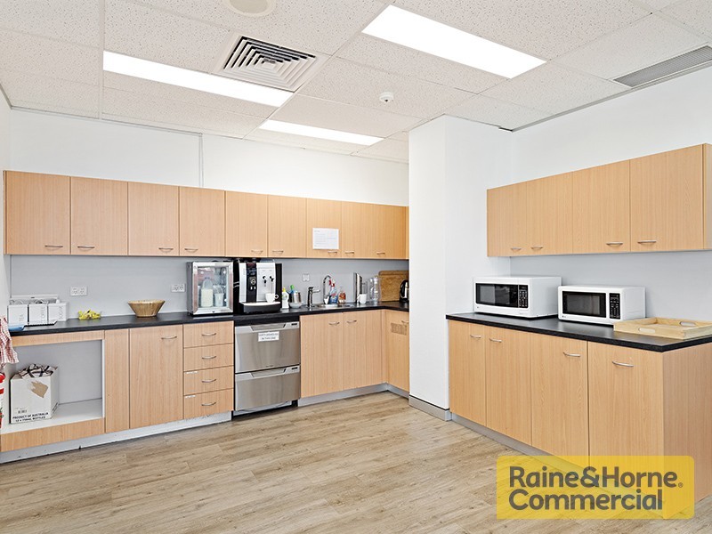 13/301 Coronation Drive, Milton QLD 4064