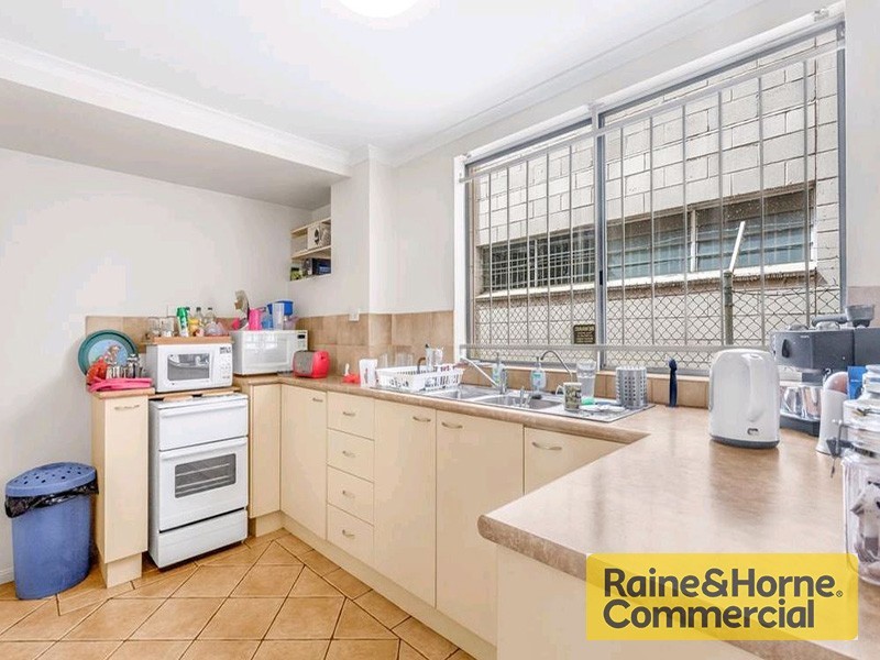 8 Holland Street, Northgate QLD 4013