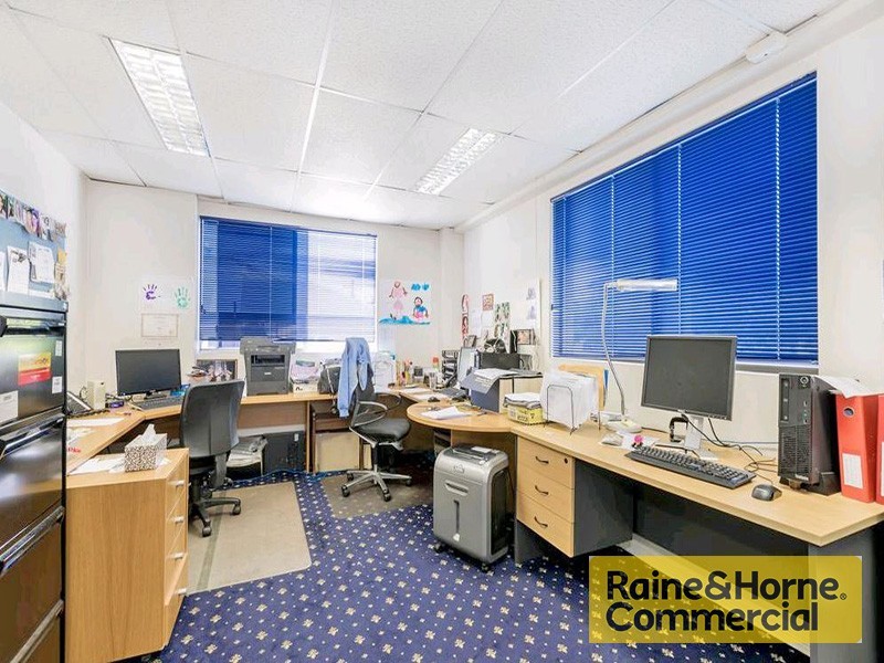 8 Holland Street, Northgate QLD 4013