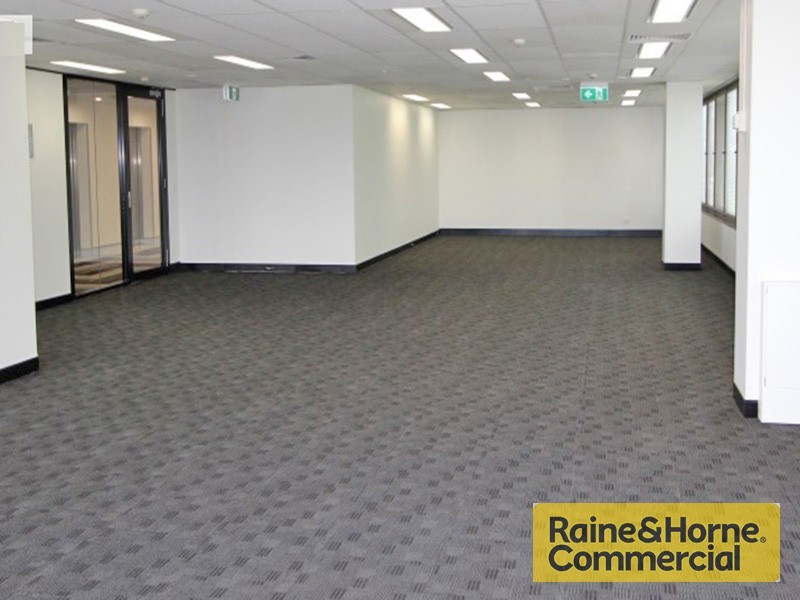 6.04/303 Coronation Drive, Milton QLD 4064