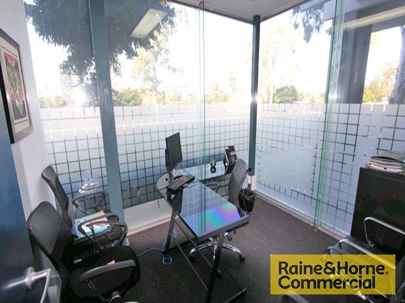 303 Coronation Drive, Milton QLD 4064