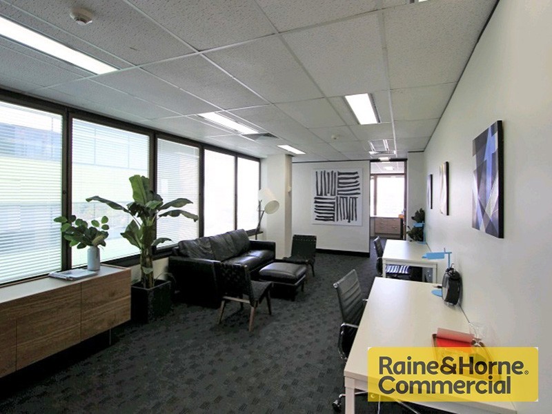 303 Coronation Drive, Milton QLD 4064