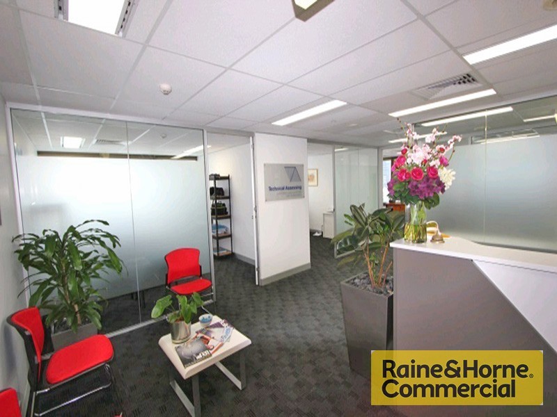 303 Coronation Drive, Milton QLD 4064