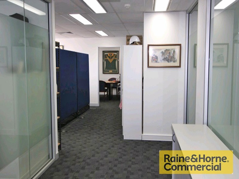 303 Coronation Drive, Milton QLD 4064