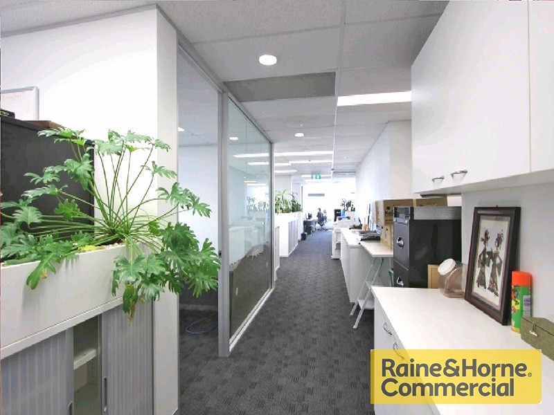 9.01/301 Coronation Drive, Milton QLD 4064