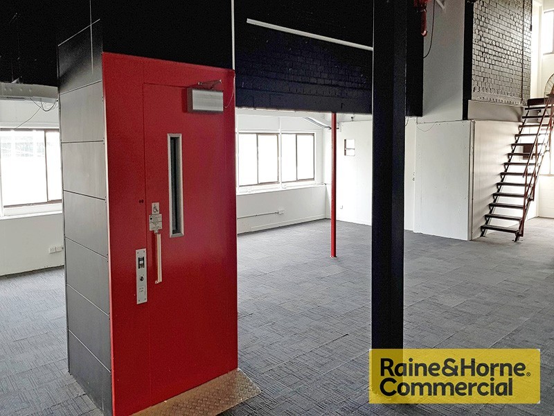 14 Cox Road, Windsor QLD 4030