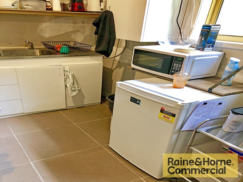 2/4 Kirkdale Street, Chapel Hill QLD 4069