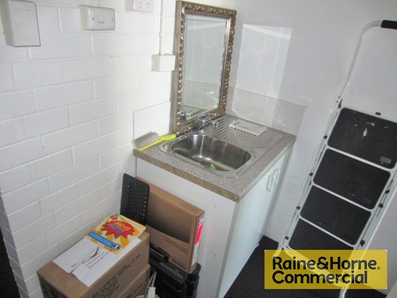 2/6 Brookfield Road, Kenmore QLD 4069