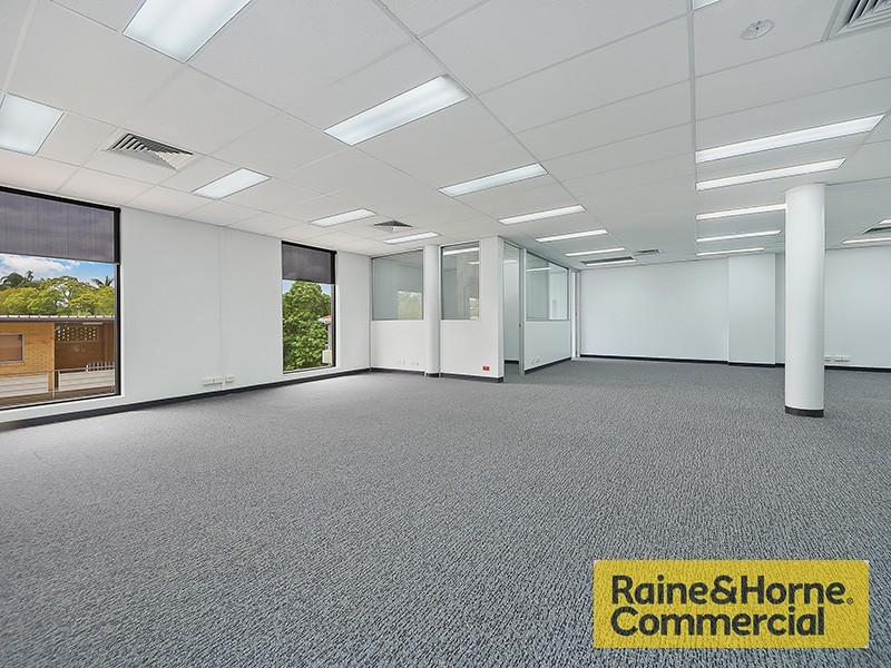 33 Woodstock Road, Toowong QLD 4066