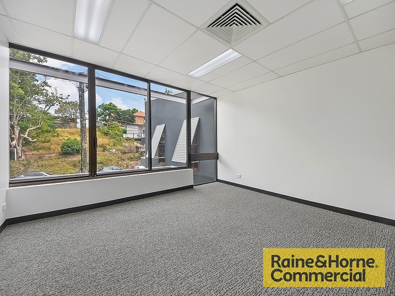 33 Woodstock Road, Toowong QLD 4066