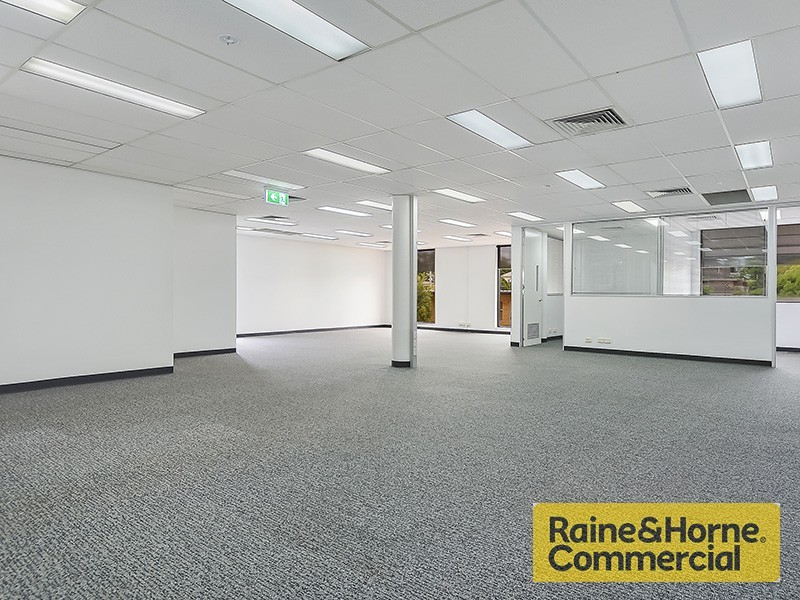 33 Woodstock Road, Toowong QLD 4066