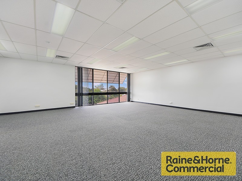 33 Woodstock Road, Toowong QLD 4066