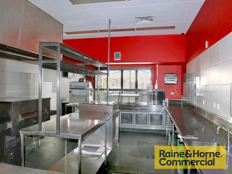 20 Racecourse Road, Hamilton QLD 4007