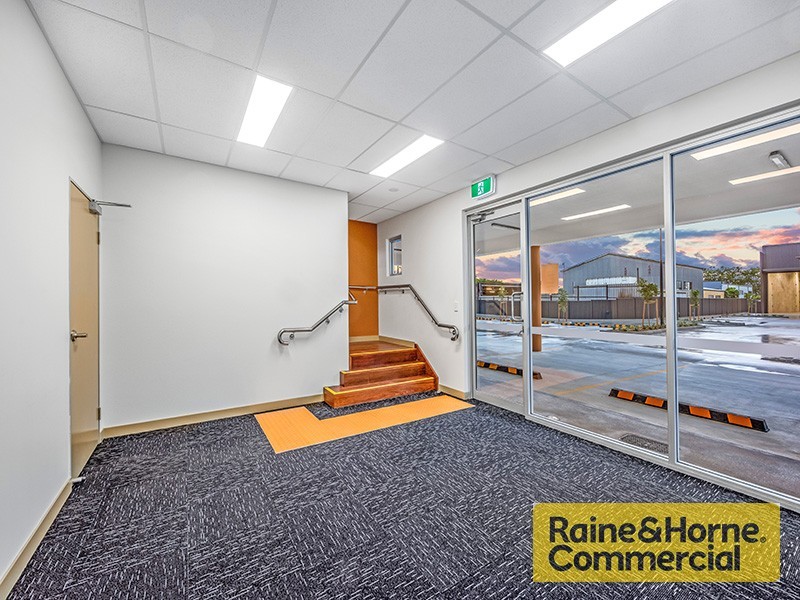 8/15 Holt Street, Pinkenba QLD 4008