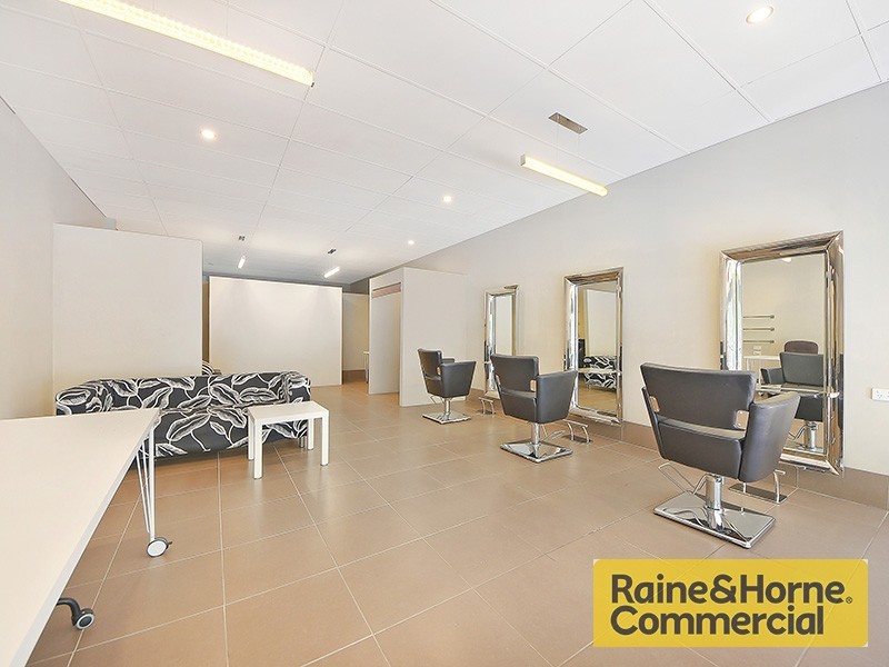 Shop 2and4, 4 Kirkdale Street, Chapel Hill QLD 4069