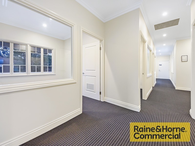 102 Waterworks Road, Ashgrove QLD 4060