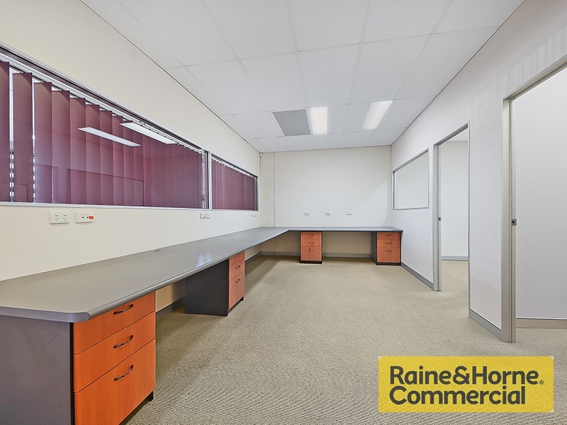 2/300 Cullen Avenue, Eagle Farm QLD 4009