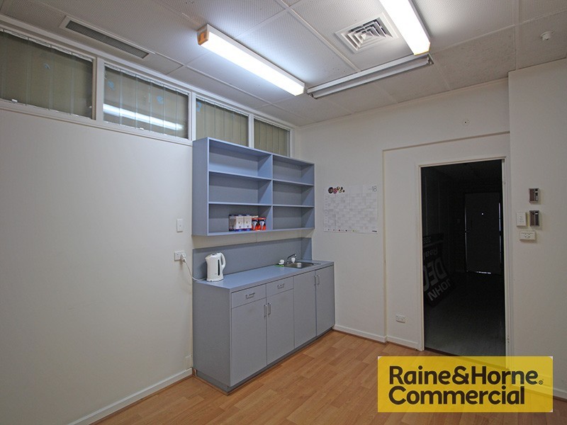 6 Brighton Road, Sandgate QLD 4017