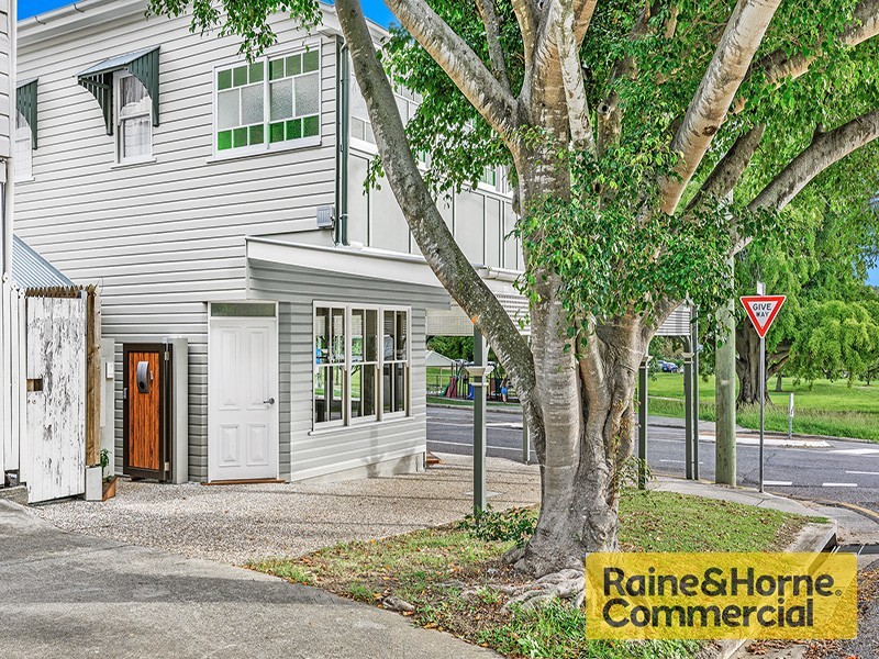 1 Pier Avenue, Shorncliffe QLD 4017