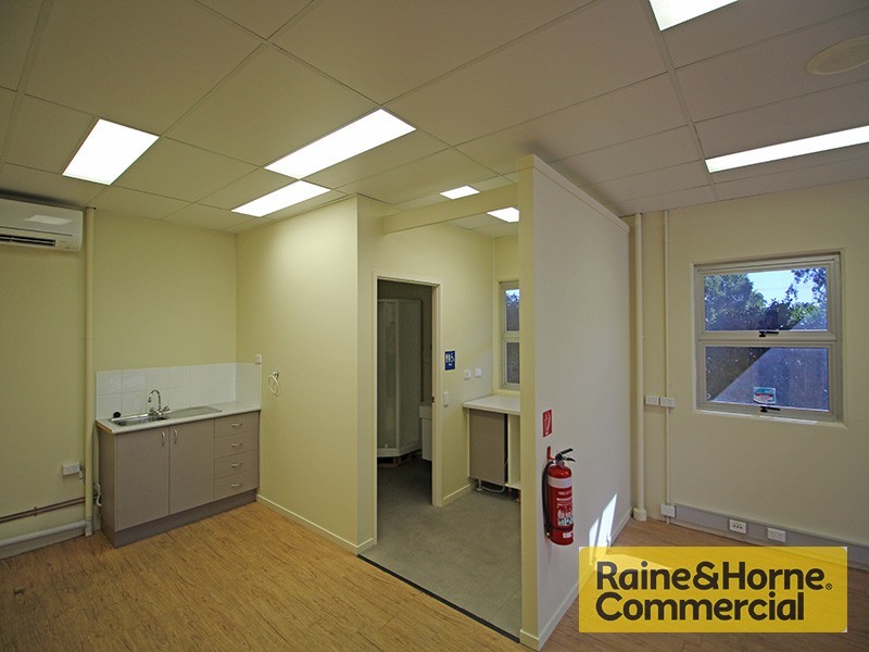 1/349-351 MacDonnell Road, Clontarf QLD 4019