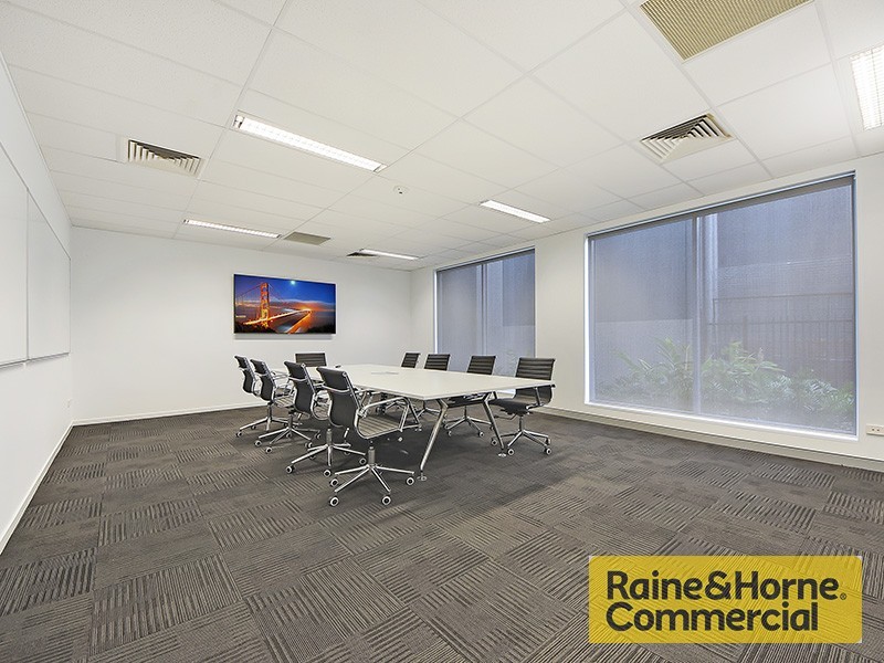 2/34 Navigator Place, Hendra QLD 4011