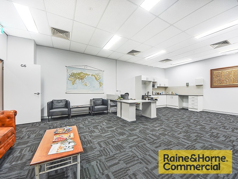 27 Brighton Road, Sandgate QLD 4017